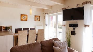 Fernseher, Kamin, DVD-Player