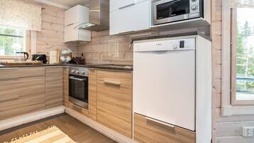 Geladeira, micro-ondas, lava-louças