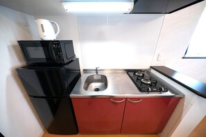 Studio Apartment | Private kitchen | Fridge, microwave, stovetop, electric kettle