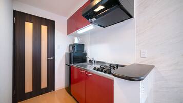 Studio Apartment | Private kitchen | Fridge, microwave, stovetop, electric kettle
