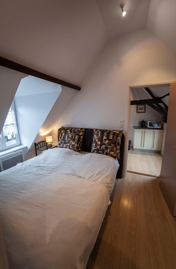 1 bedroom, iron/ironing board, travel cot, free WiFi