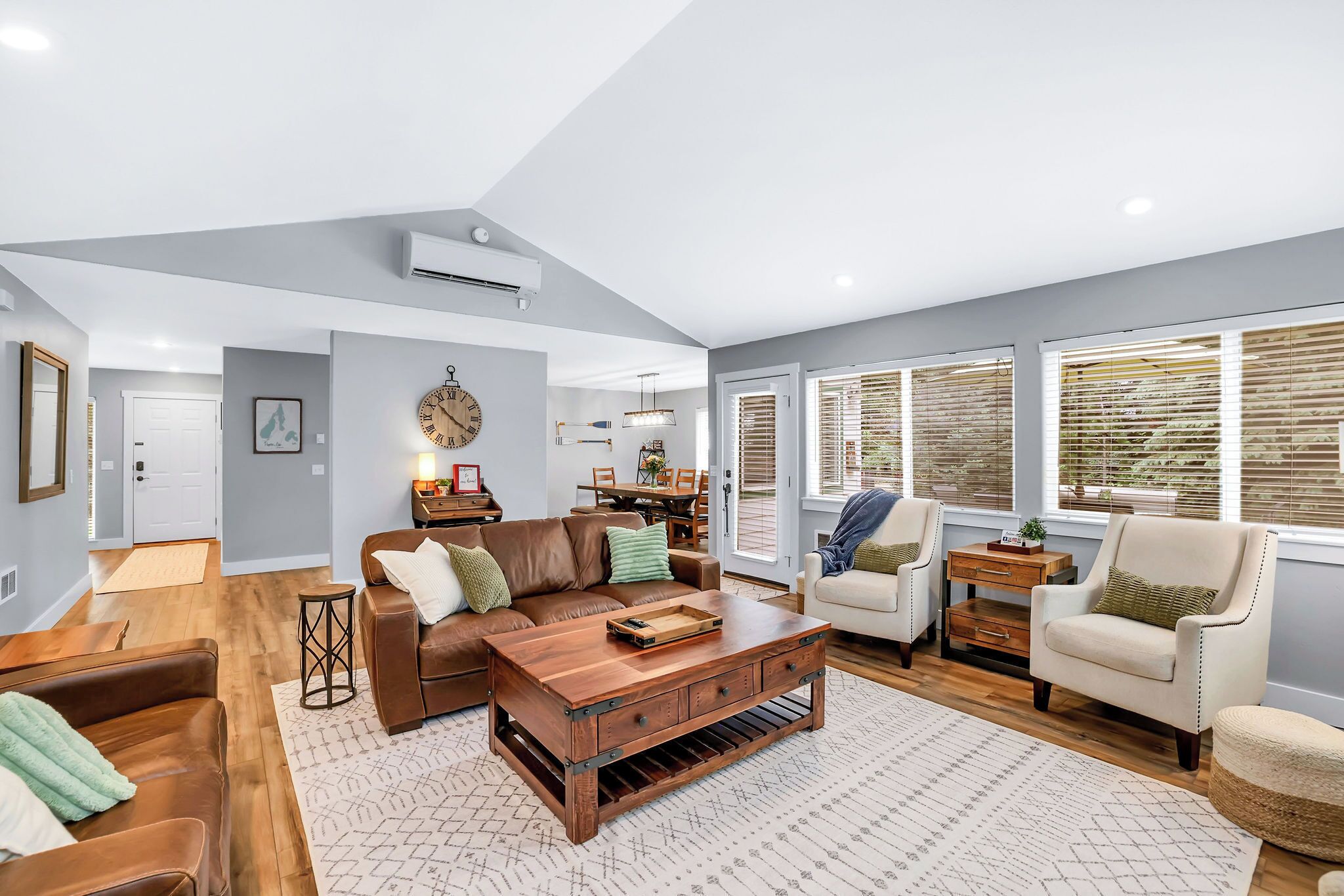 スマートテレビ、暖炉、Netflix、DVD プレーヤー