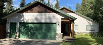 Walk to Ponderosa State Park- Sleeps 8- Dogs OK!