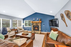 Smart TV, fireplace, Netflix, DVD player