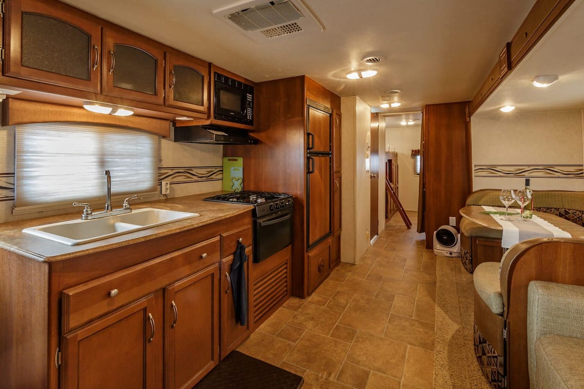 Fridge, microwave, stovetop