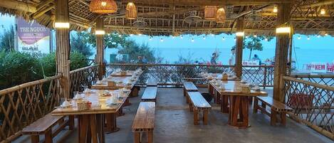 Breakfast, lunch, dinner served; local and international cuisine