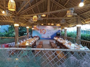 Breakfast, lunch, dinner served; local and international cuisine  - Tre Nguon Hotel & Resort (Cam Xuyen)