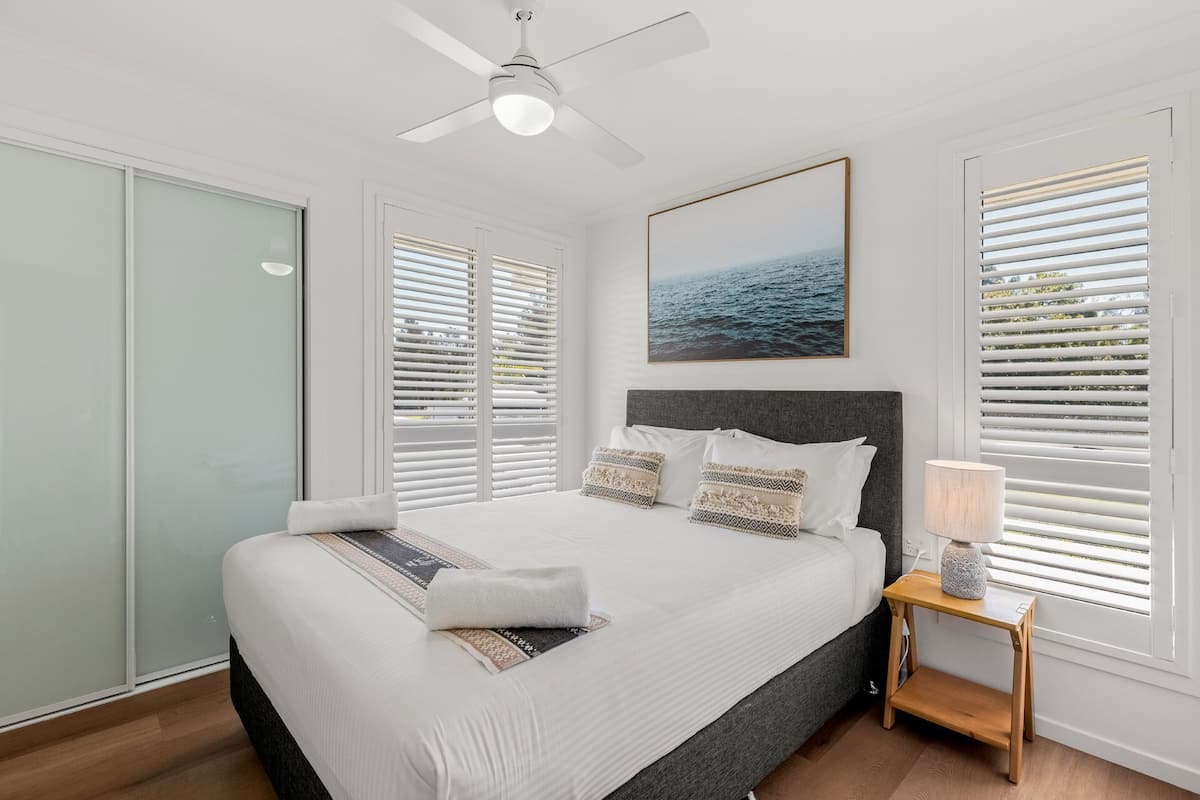 easy accessible three bedroom villa | 2 bedrooms, premium bedding, pillow-top beds, iron/ironing board