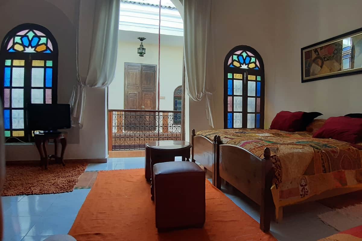 Room, Multiple Beds (Atlas) | Individually decorated, desk, free cribs/infant beds, free WiFi