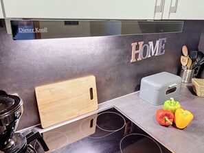 Fridge, microwave, oven, cookware/dishes/utensils
