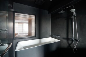 Separate bathtub and shower, free toiletries, hair dryer, slippers - KAMAKURA Hotel (Kamakura)