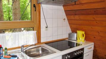 Kühlschrank, Mikrowelle, Ofen, Kochgeschirr/Geschirr/Besteck