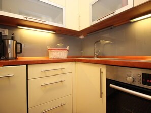 Kühlschrank, Mikrowelle, Ofen, Geschirrspüler