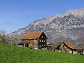 المنشأة من الخارج