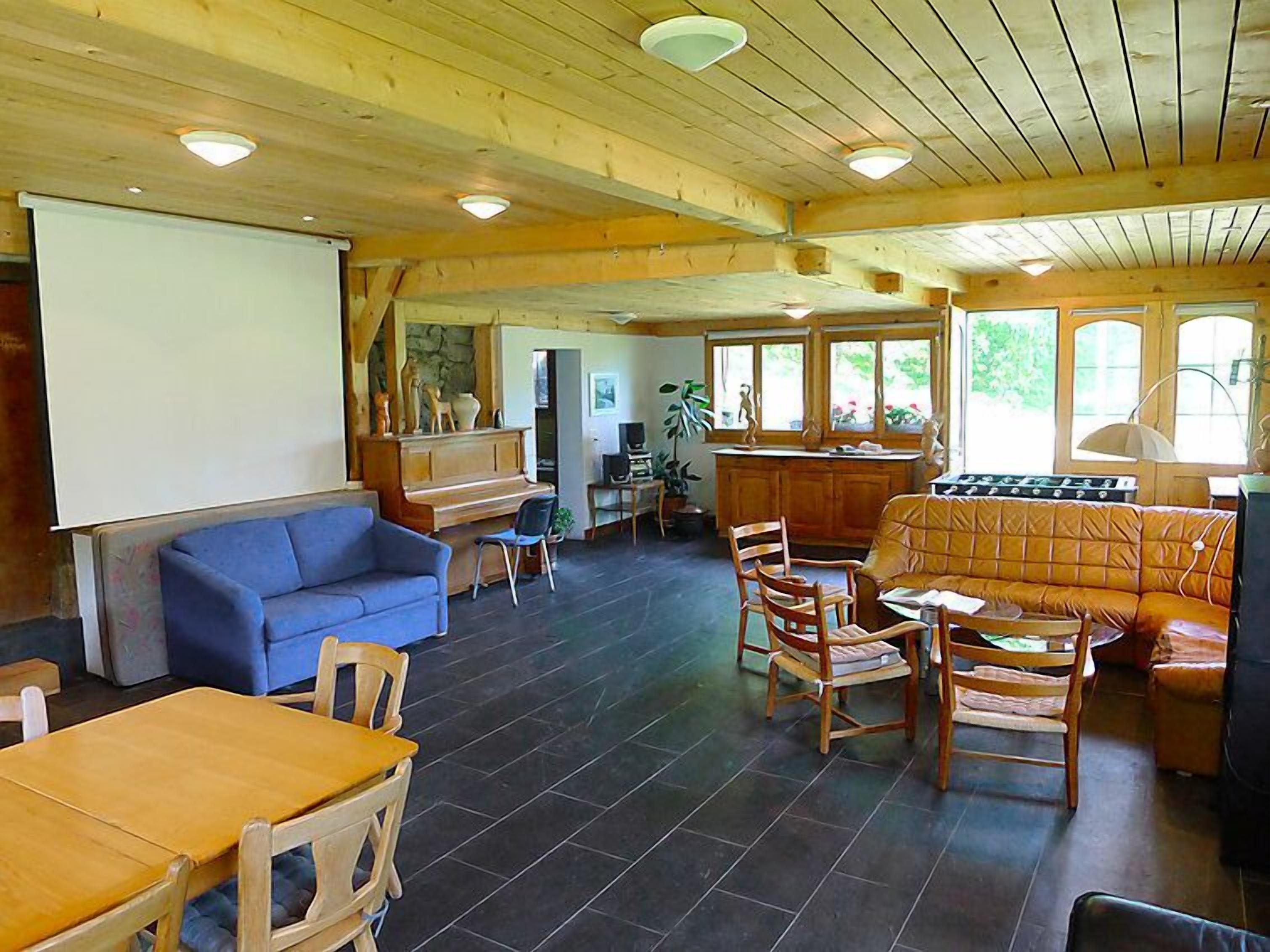 Fernseher, Tischfußball