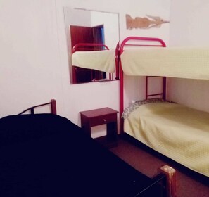 Cabana familiar | Planxa i posts de planxar i roba de llit