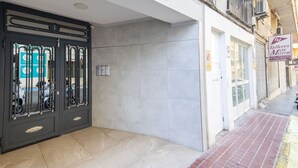 A storefront with a Playsol sign, a metal gate, and a 'Talleres on Motor' sign. - Playsol by Interhome (Calpe/Calp)