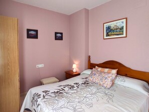 2 bedrooms, iron/ironing board