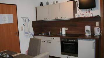 Fridge, oven, cookware/dishes/utensils