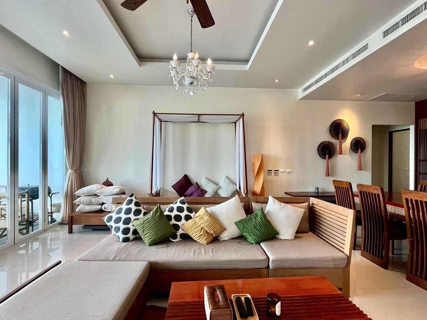 Ático Deluxe, 3 habitaciones, piscina privada | Zona de estar | Una televisión, un reproductor de DVD