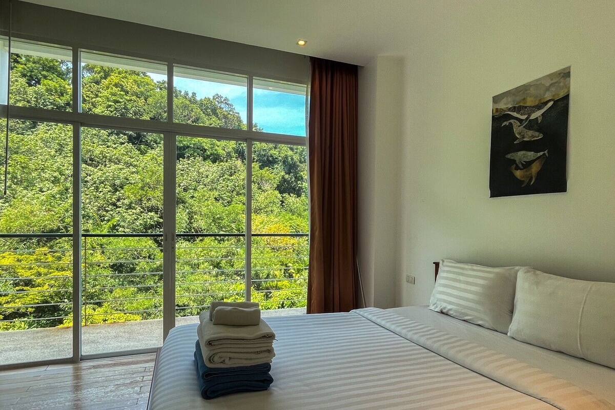 Departamento estándar, 1 cama matrimonial y sofá cama, cocineta, vista a la montaña | 2 habitaciones, ropa de cama hipoalergénica y minibar