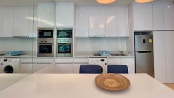 Deluxe Apartment, 2 Bedrooms, Pool View | Private kitchen | Fridge, microwave, oven, stovetop