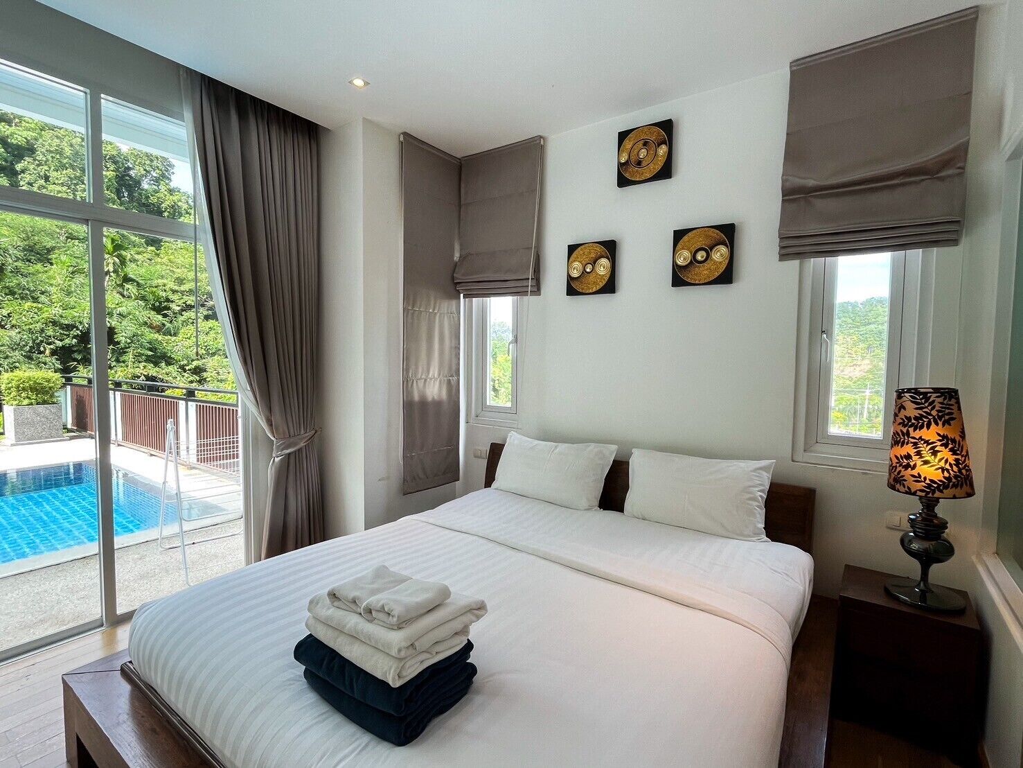 Deluxe Condo, 2 Bedrooms, Pool Access | Hypo-allergenic bedding, minibar, in-room safe, laptop workspace