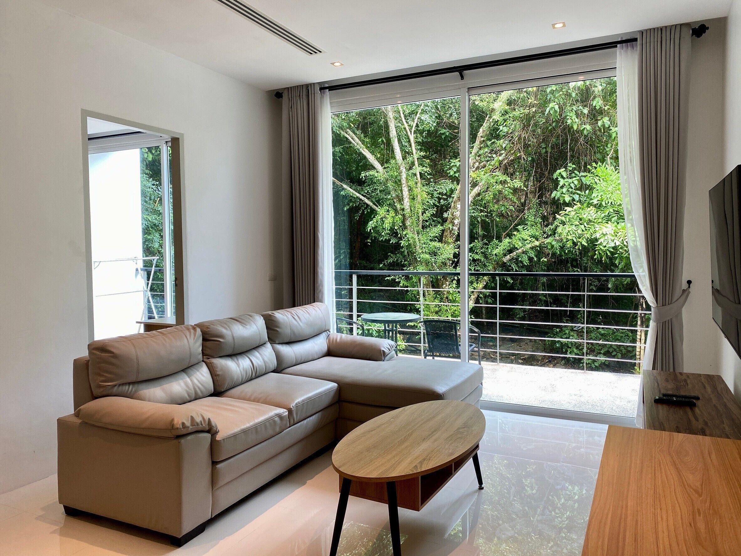 Apartamento Deluxe, 2 habitaciones, vistas a la montaña, junto a la montaña | Zona de estar | Una televisión, un reproductor de DVD