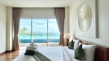 Hypo-allergenic bedding, minibar, in-room safe, laptop workspace