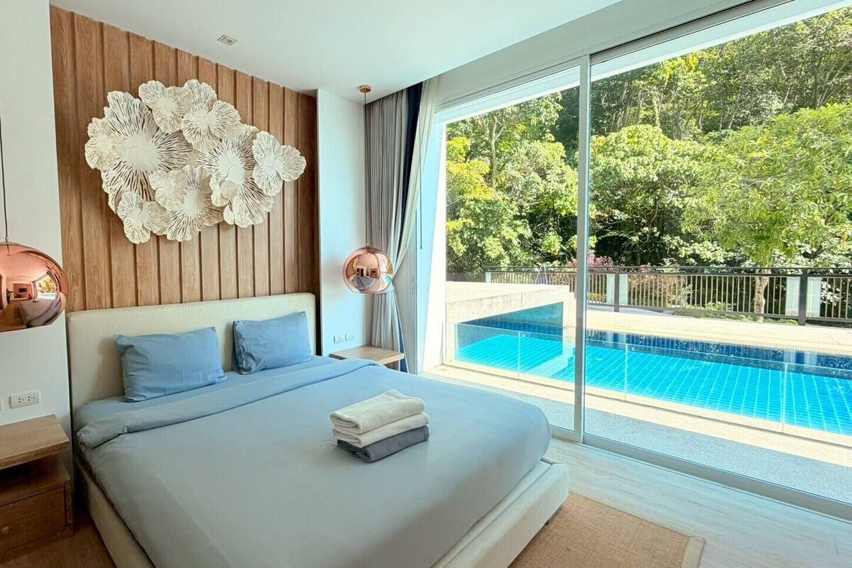 ลักซ์ชัวรี่คอนโด, 1 ห้องนอน, ใช้สระว่ายน้ำได้ | เครื่องนอนป้องกันสารก่อภูมิแพ้, มินิบาร์, ตู้นิรภัยในห้องพัก
