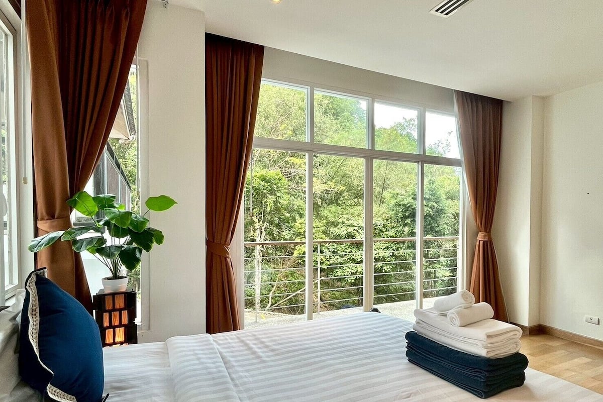 Family Apartment, 2 Bedrooms, Mountain View