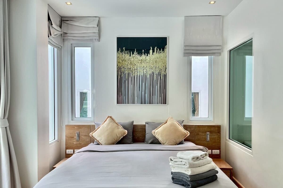 ลักซ์ชัวรี่คอนโด, 2 ห้องนอน, ใช้สระว่ายน้ำได้ | เครื่องนอนป้องกันสารก่อภูมิแพ้, มินิบาร์, ตู้นิรภัยในห้องพัก