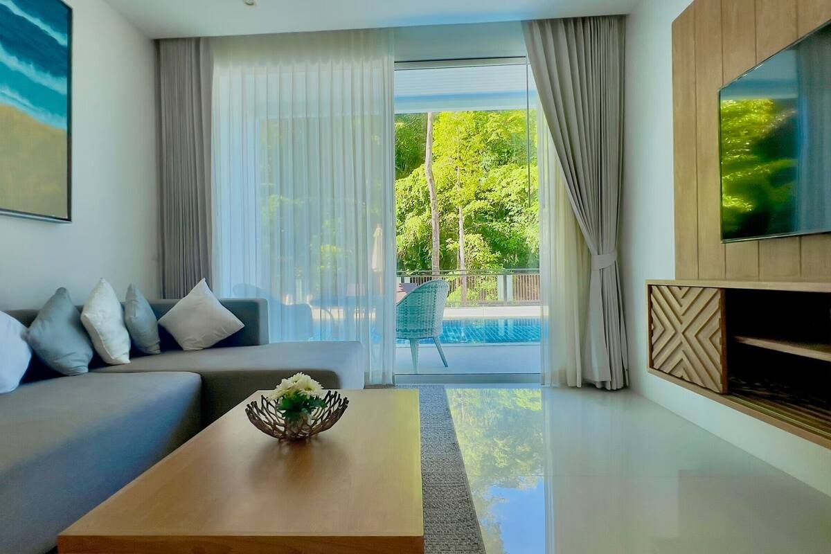 Luxury Apartment, 2 Bedrooms, Pool View, Mountainside | Living room | TV, DVD player