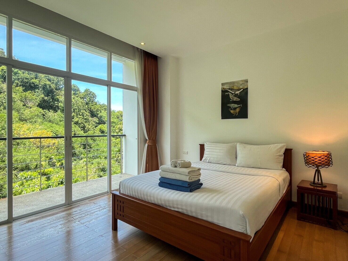 Ropa de cama hipoalergénica y minibar 