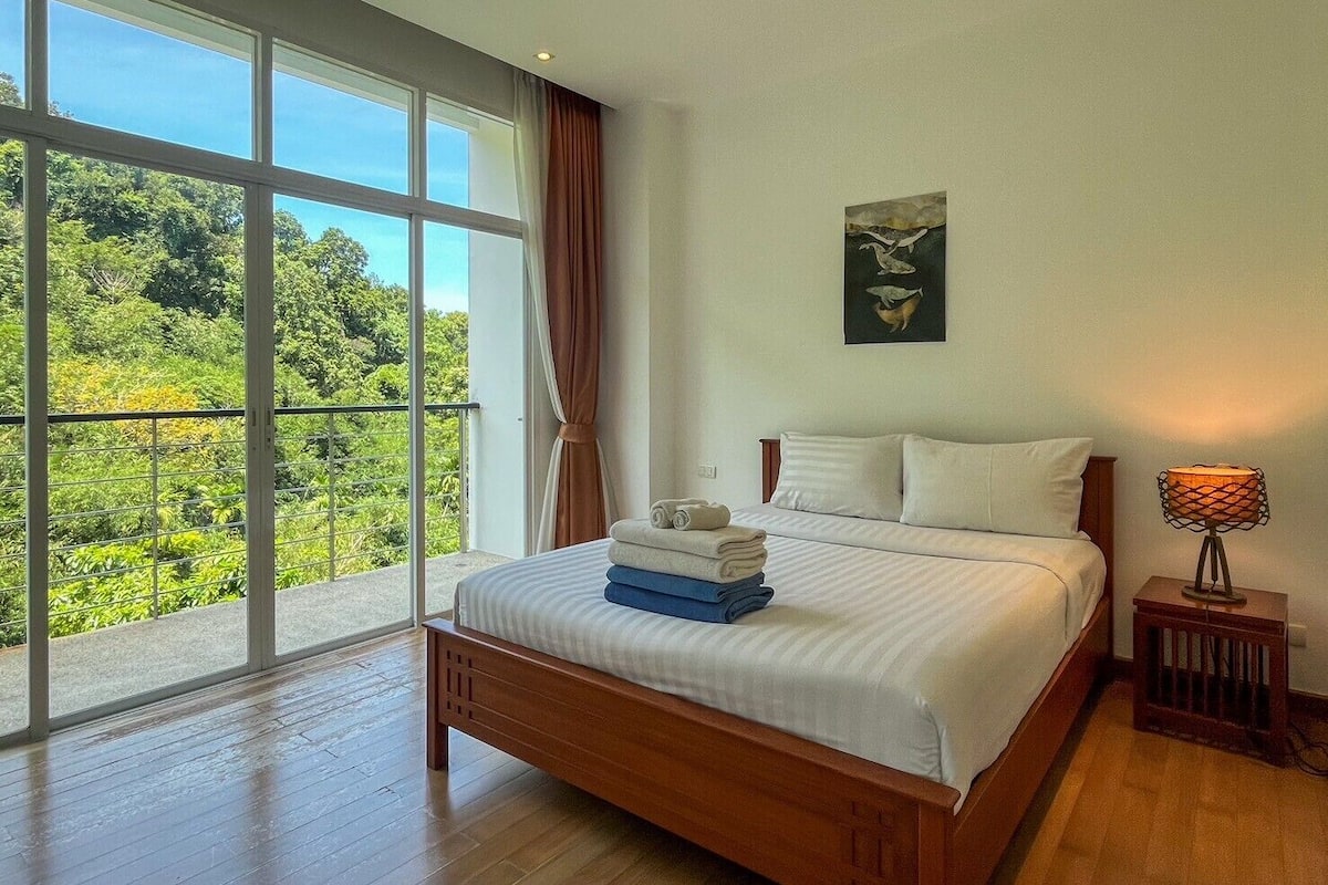 Standard Apartment, 1 Double Bed with Sofa bed, Kitchenette, Mountain View | 2 bedrooms, hypo-allergenic bedding, minibar, in-room safe