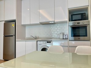 Deluxe Apartment, 1 Bedroom, Terrace, Mountain View | Private kitchen