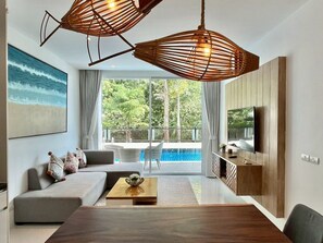 奢華公寓, 2 間臥室, 泳池景, 山旁 | 客廳 | 電視、DVD 播放機