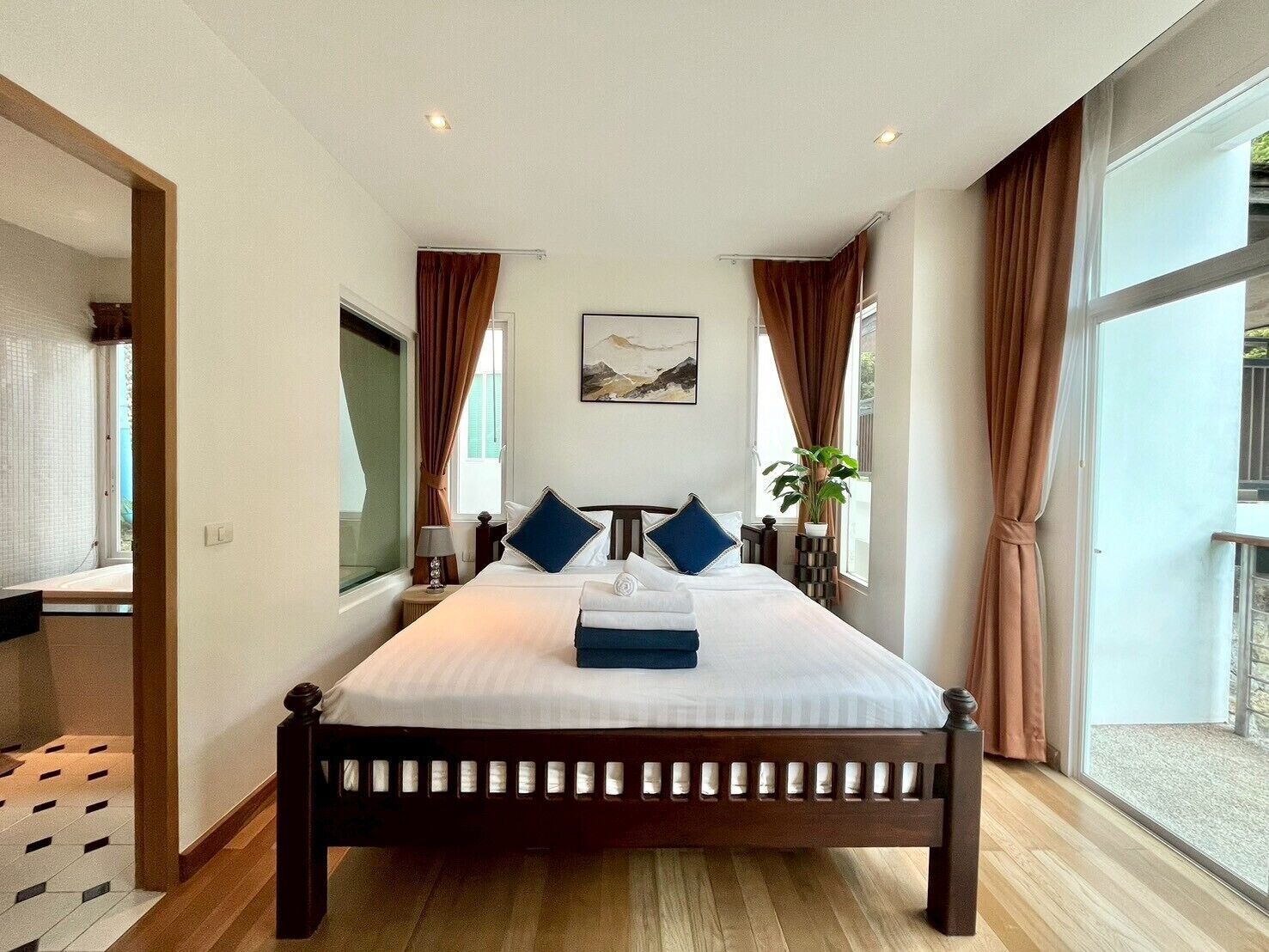 Familie appartement, 2 slaapkamers, uitzicht op bergen | Hypoallergeen beddengoed, een minibar, een kluis op de kamer