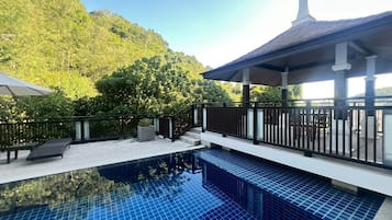 Deluxe Apartment, 2 Bedrooms, Pool View | Hypo-allergenic bedding, minibar, in-room safe, laptop workspace