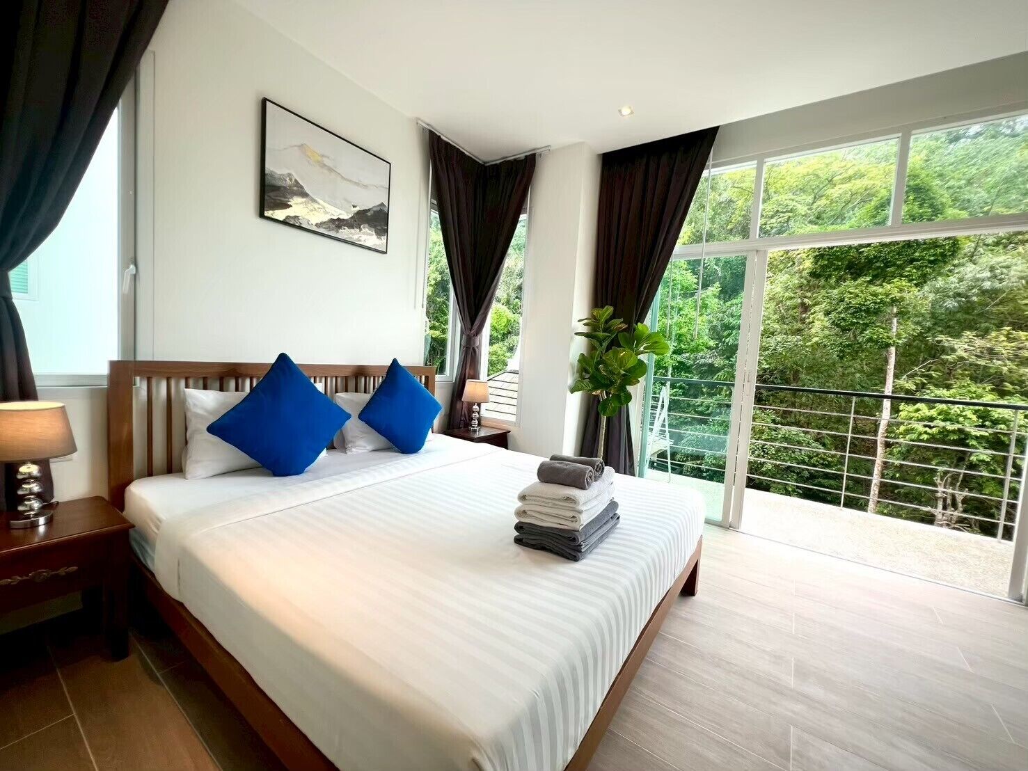 Ropa de cama hipoalergénica y minibar 