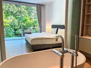 豪華公寓, 1 間臥室, 露台, 山景 | 浴室 | 免費梳洗用品、風筒、拖鞋、提供毛巾