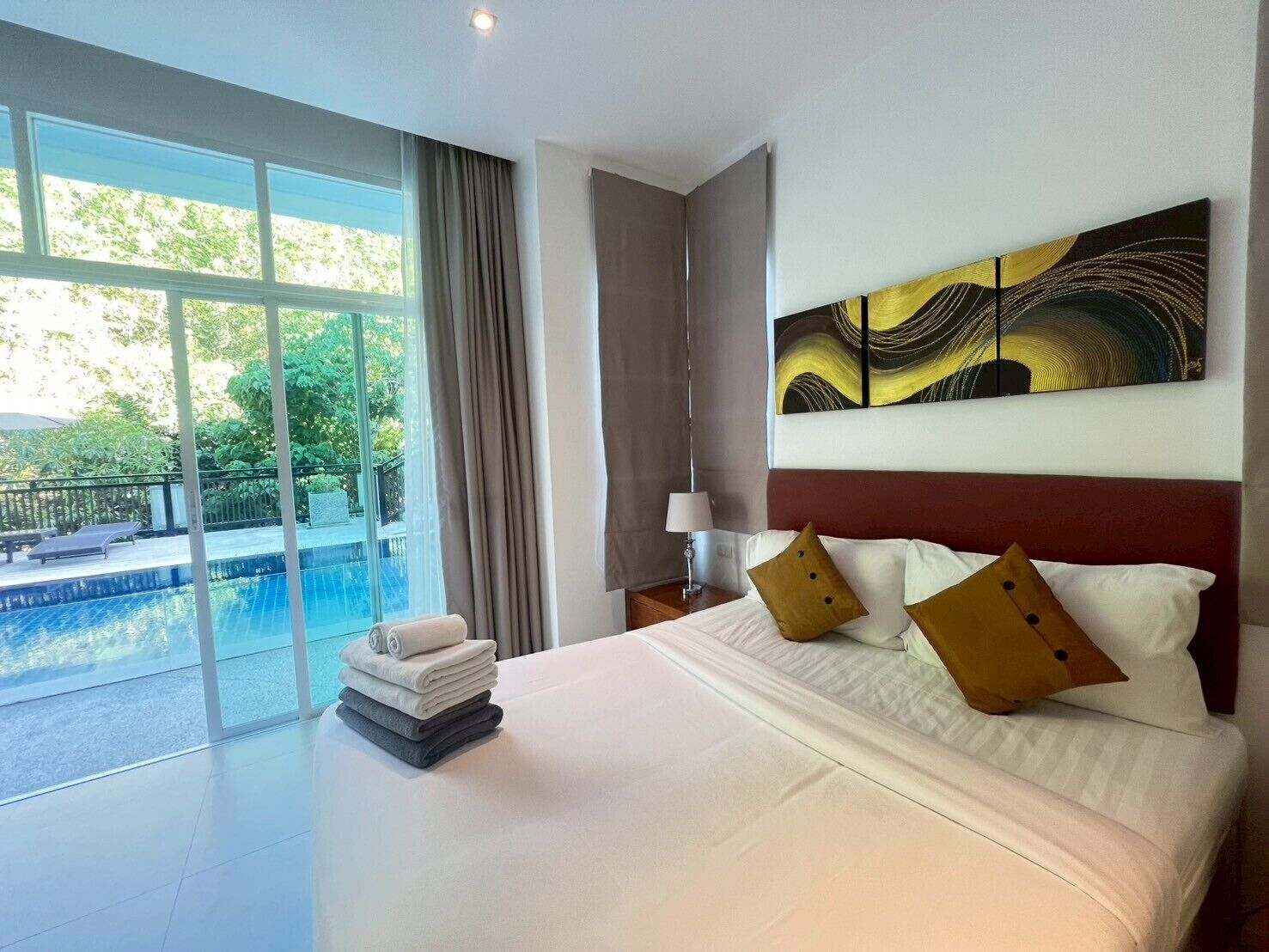 Ropa de cama hipoalergénica y minibar 