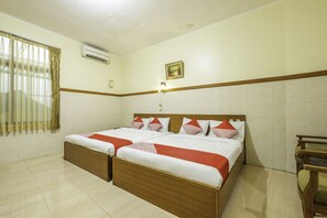 家庭套房 | 办公桌、免费 WiFi、床单