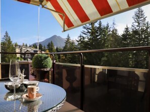 Outdoor dining - Allod Park Haus C 401 by Interhome (Davos)