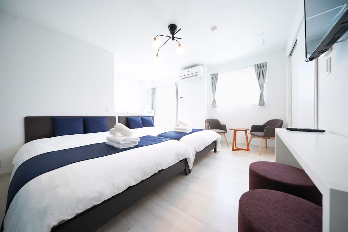 อพาร์ทเมนท์, 1 ห้องนอน (Up to 6 People) | 1 ห้องนอน, โต๊ะทำงาน, พื้นที่ทำงานแบบใช้แล็ปท็อป, ผ้าม่านกันแสง