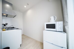 1 Bedroom Apartment (Up to 6 People) | Private kitchen | Fridge, microwave, stovetop, electric kettle