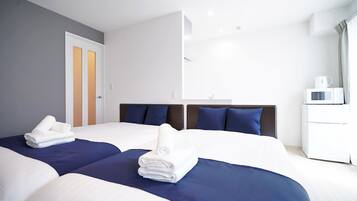 1 Bedroom Apartment (Up to 6 People) | 1 bedroom, desk, laptop workspace, blackout drapes