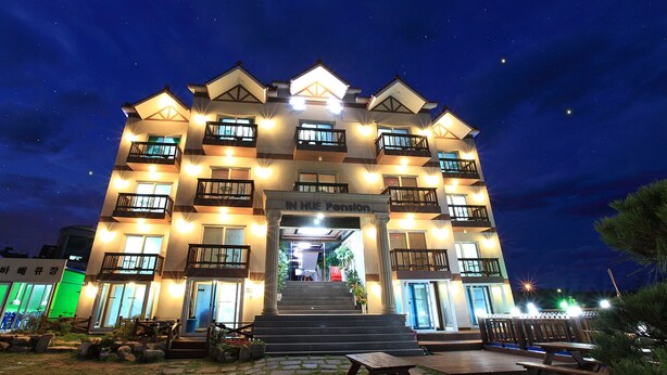 Front of property – evening/night - Inhue Pension (Ulsan)