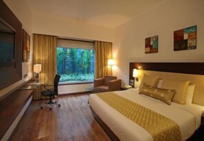 Habitación de lujo | Ropa de cama de alta calidad, colchones viscoelásticos, minibar