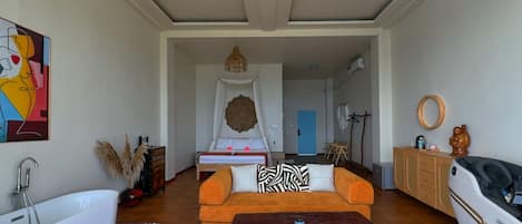 Villa, Meerblick | Wohnbereich | Flachbildfernseher